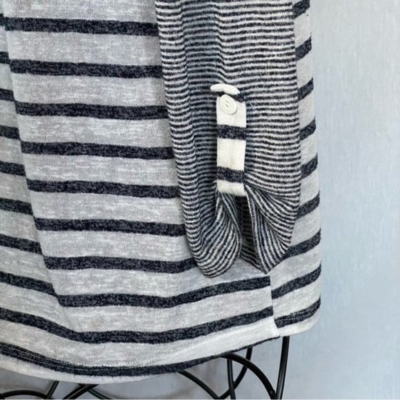 Brochure hooded striped thin sweater​ - Picture 5 of 10